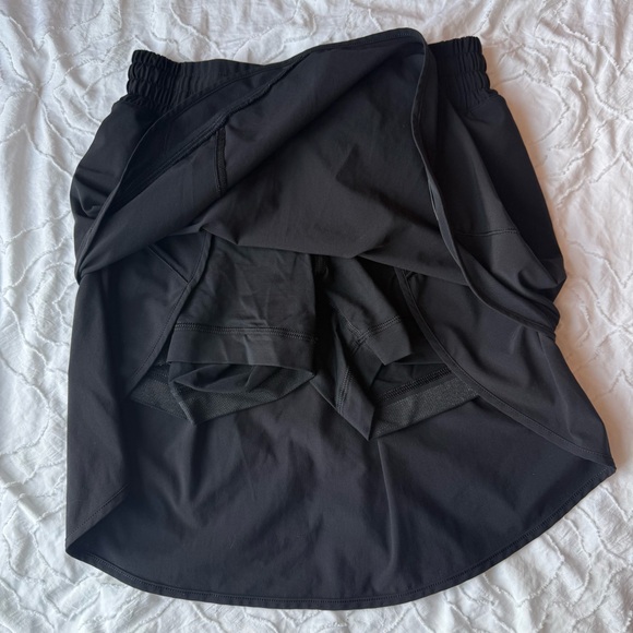 Lululemon Black Hotty Hot Skort Skirt Waist Band Mesh Detail - Picture 5 of 9